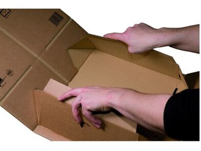 Anwendungsbeispiel Pack-Box, Haftklebung und Aufreißfaden | © Liebensteiner Smartbox Pro
